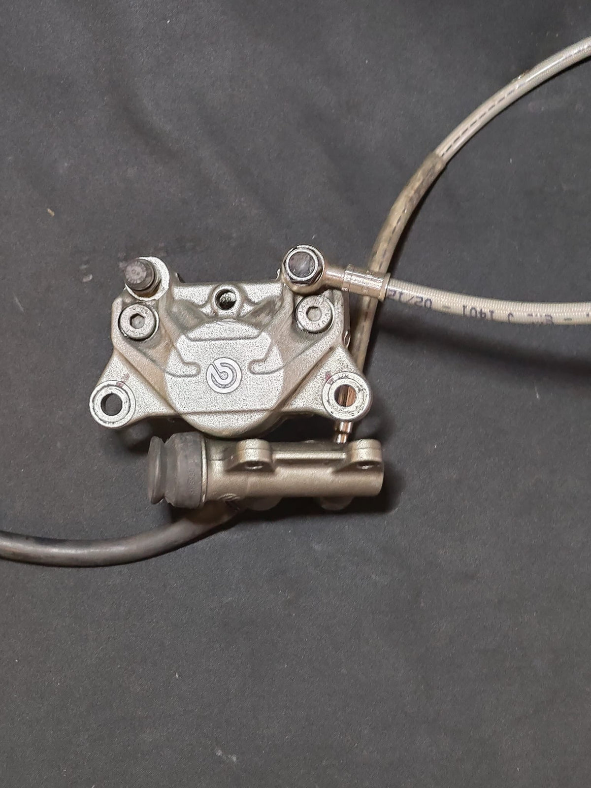 Pinza freno Brembo 2 pistoncini con tubo in treccia metallica