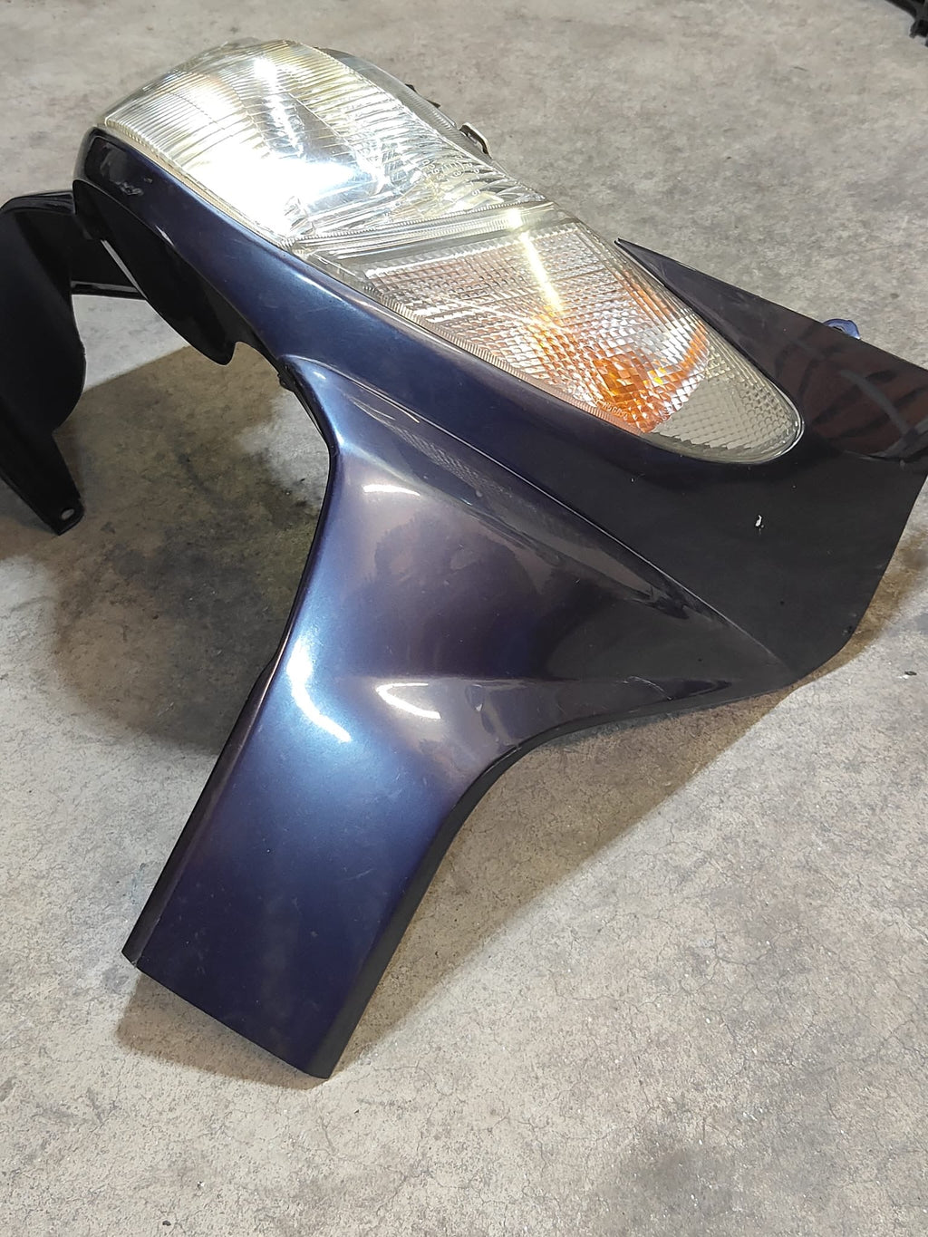 Carena anteriore Suzuki Burgman 400 - vista laterale