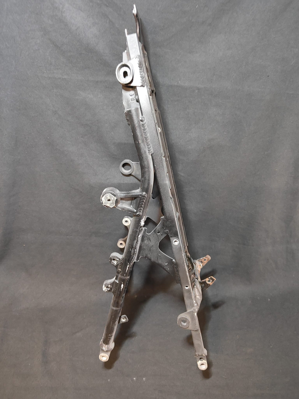Telaio posteriore Triumph 1050 - vista frontale