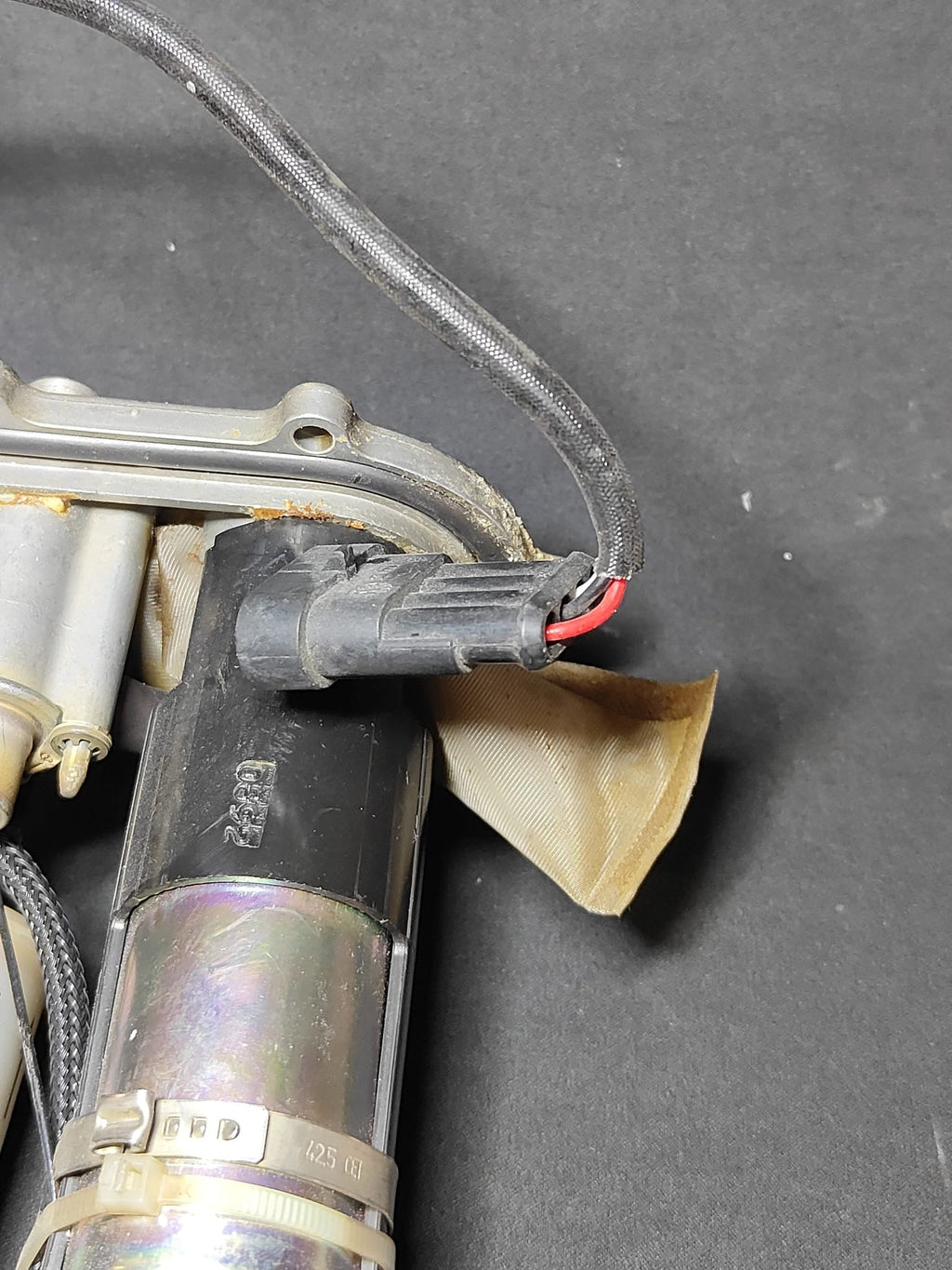 Pompa carburante Ducati Streetfighter 848 - dettaglio pompa elettrica